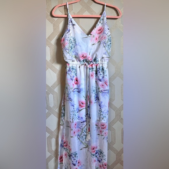 Brand new Guess Dress. - Picture 1 of 3